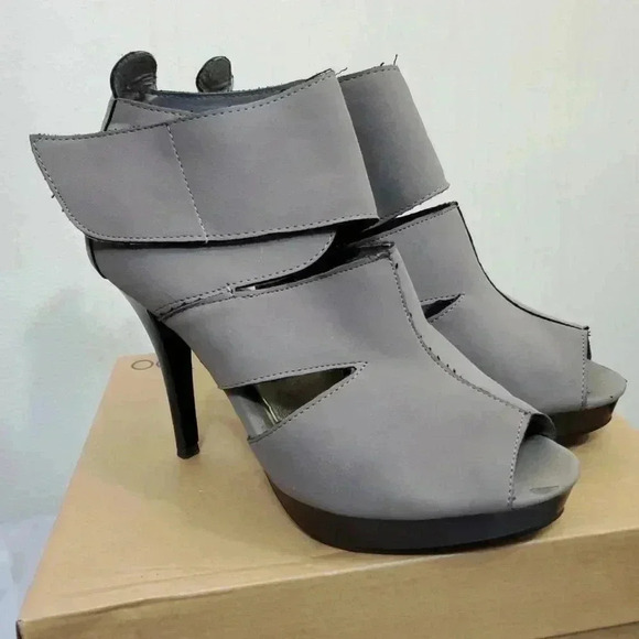 Rampage Suede Gray heels.  Size 9.5 - Picture 8 of 8